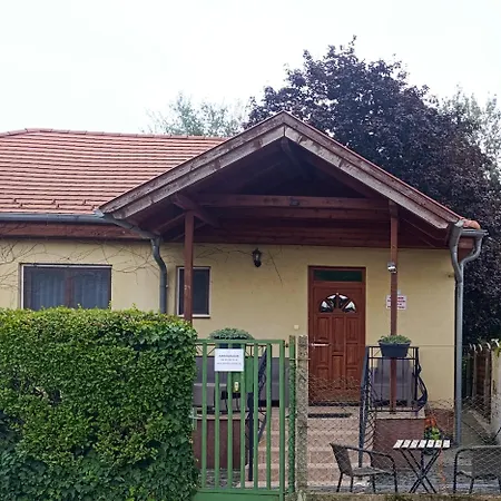 Almadiszallasok Apartment Balatonalmádi